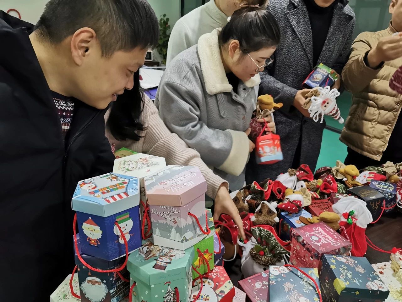 圣誕主題生日趴 | 濃情暖意平安夜，誕愿有你共前行