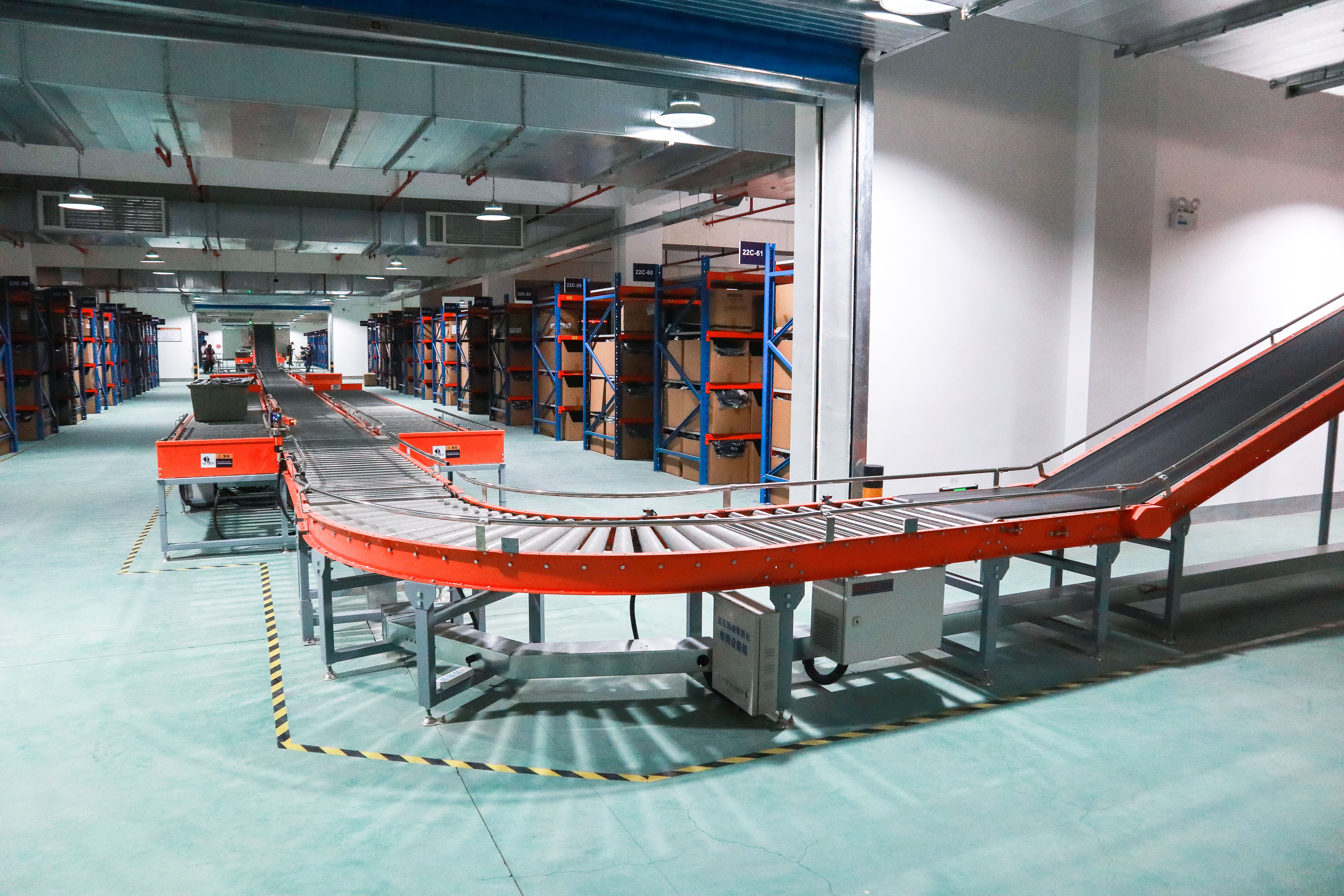 案例新聞 | 官宣！雅鹿物流中心自動化揀選輸送項(xiàng)目完工驗(yàn)收！